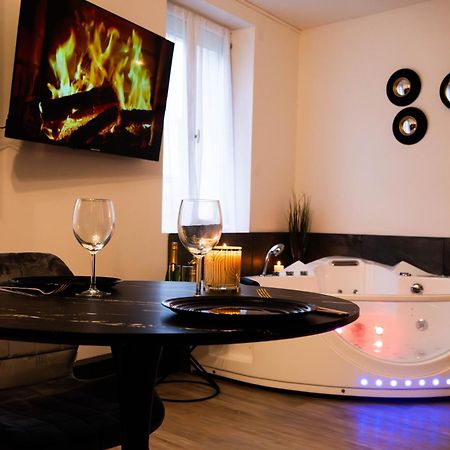 Suite Romantique Jacuzzi Moulins  Exteriör bild