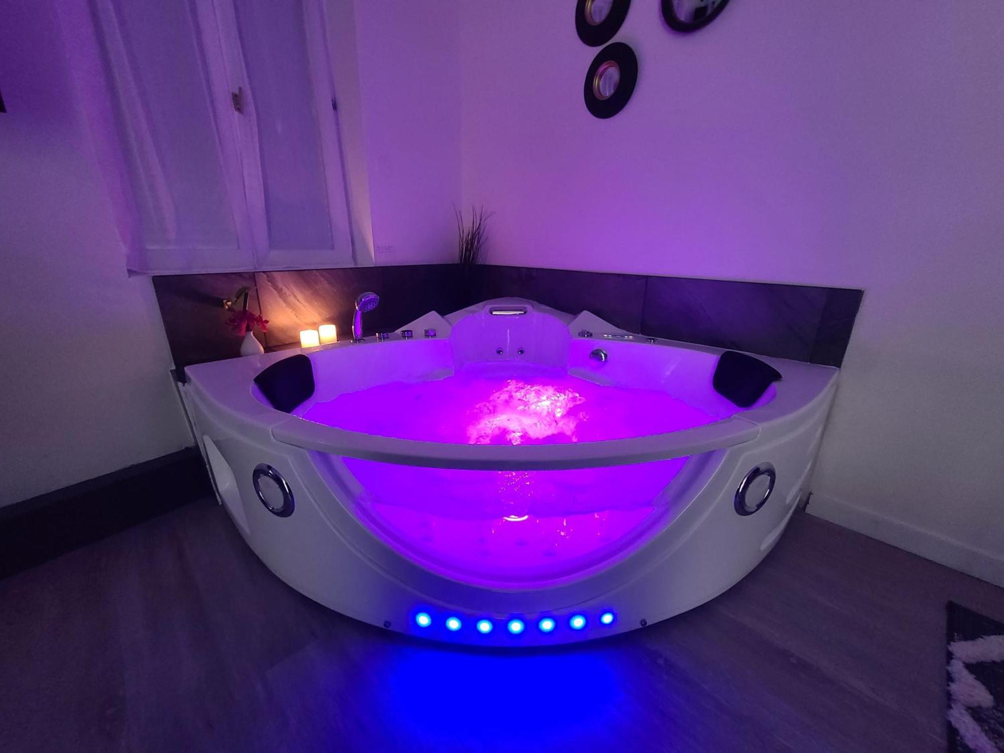 Suite Romantique Jacuzzi Moulins  Exteriör bild
